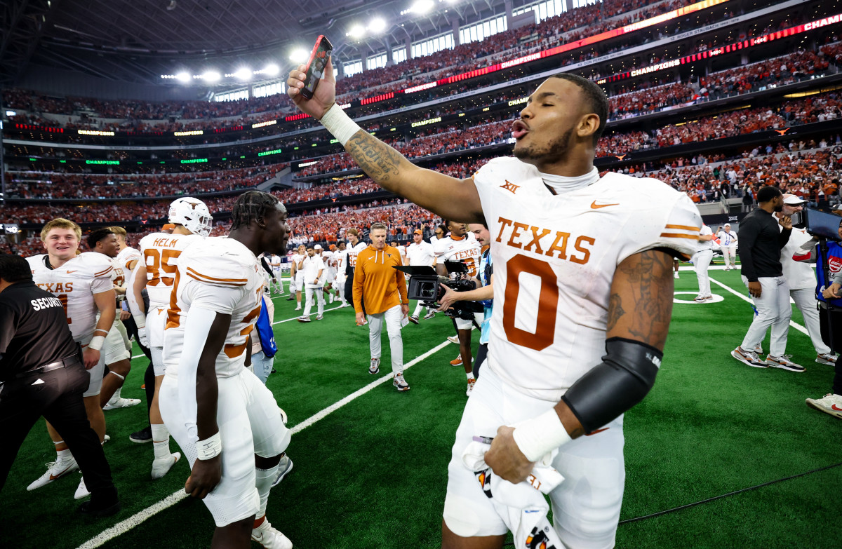 Ja'Tavion Sanders Celebrates after Big 12 title 